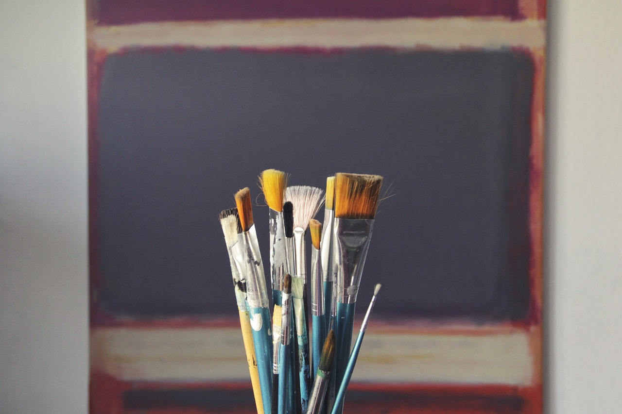 Vrolijke kleuren kunst inspireert terrasdecoratie. Vrolijke kleuren kunst inspireert terrasdecoratie.