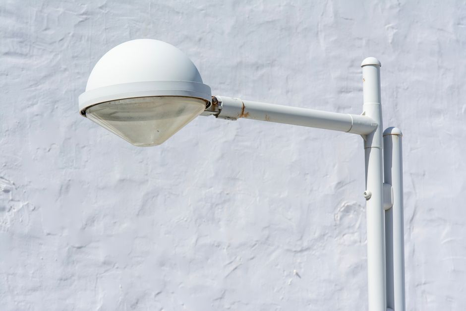 Modern huis met efficiënte zonne-buitenverlichting. Modern huis met efficiënte zonne-buitenverlichting.