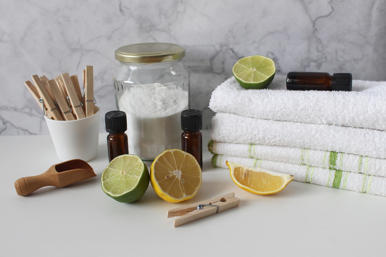 Herbruikbare stoffen zakken in zero-waste keuken.